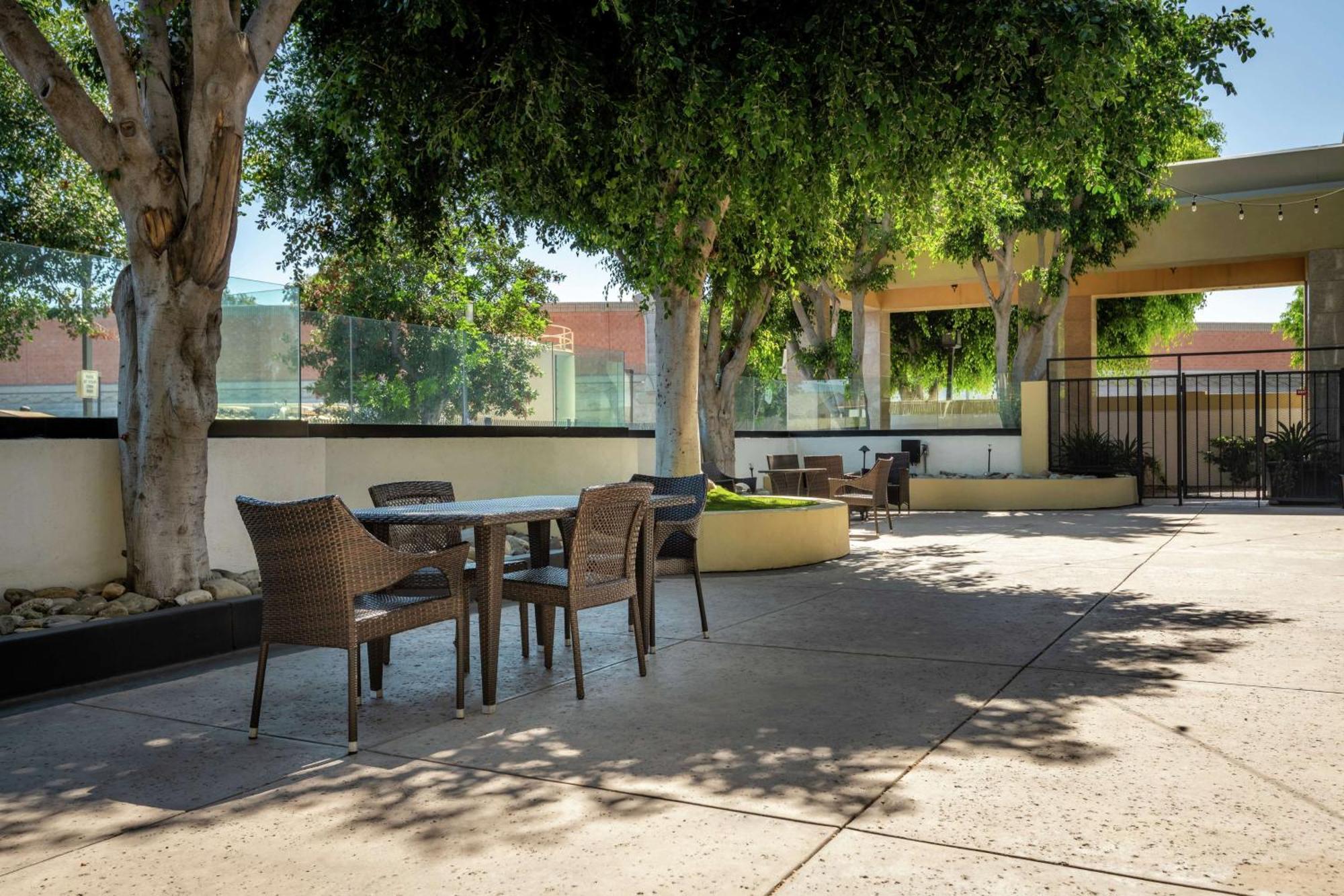 Doubletree By Hilton Los Angeles Norwalk Exterior foto